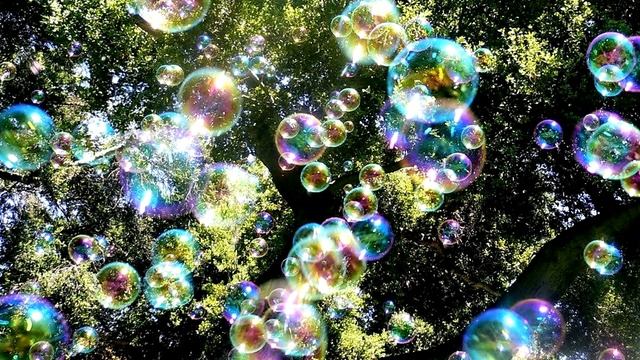 Как сделать мыльные пузыри? С глицерином и без него смотреть онлайн