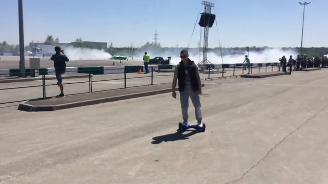 Дрифтим на гироскутерах в Новосибирске! смотреть онлайн