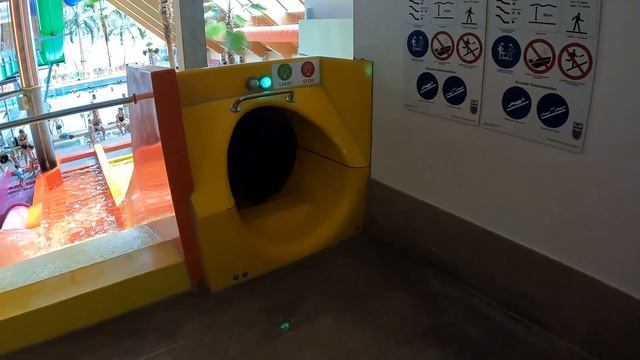 Funky Bee Water Slide at Badeparadies Schwarzwald смотреть онлайн