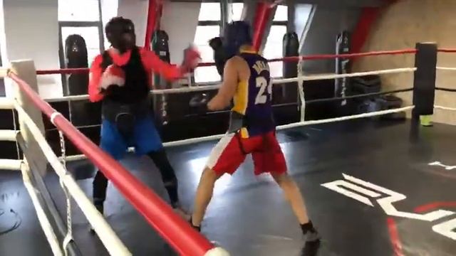 Эп. 2 Богданов Константин и Шарипов Махмад Спаринг бокс. Клуб Эвольве смотреть онлайн