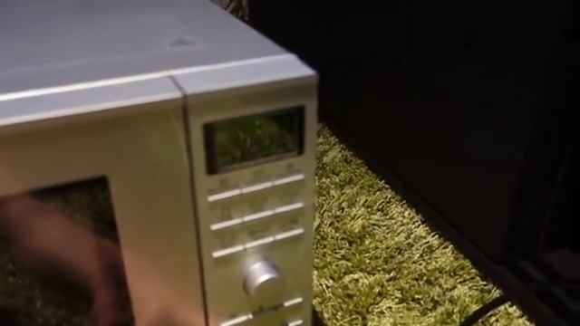 Mikrowelle vs. Smart TV (NN-CF760MEPG vs. LG 55LA8609), Teil 2 смотреть онлайн