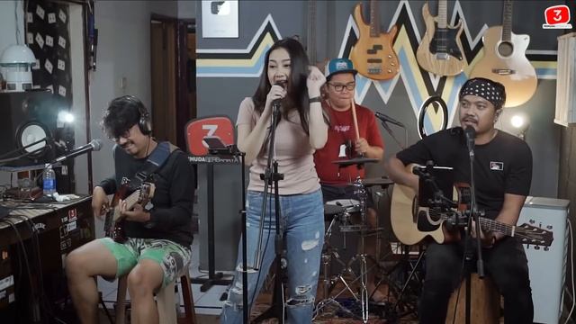 BUKAN CINTA BIASA - SITI NURHALIZA | 3PEMUDA BERBAHAYA FEAT VENI NURDAISY COVER смотреть онлайн