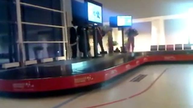 Stavanger airport Xmas.3GP смотреть онлайн