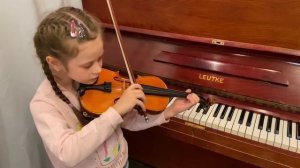Загребина Аделия (7 лет) 1 класс. Скрипка. Во поле берёзка стояла