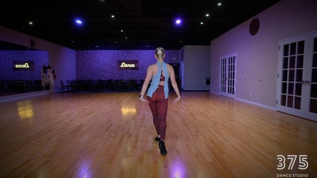 Solo Bachata Routine With Arm Styling You Can Learn at Home смотреть онлайн