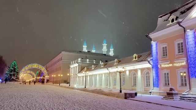 KAZAN, Russia under SNOWFALL and In A Wonderful Christmas Lights on Saturday Night! Wow! LIVE смотреть онлайн