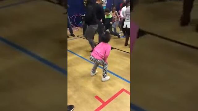 Iris Bri Whip and Nae Nae смотреть онлайн