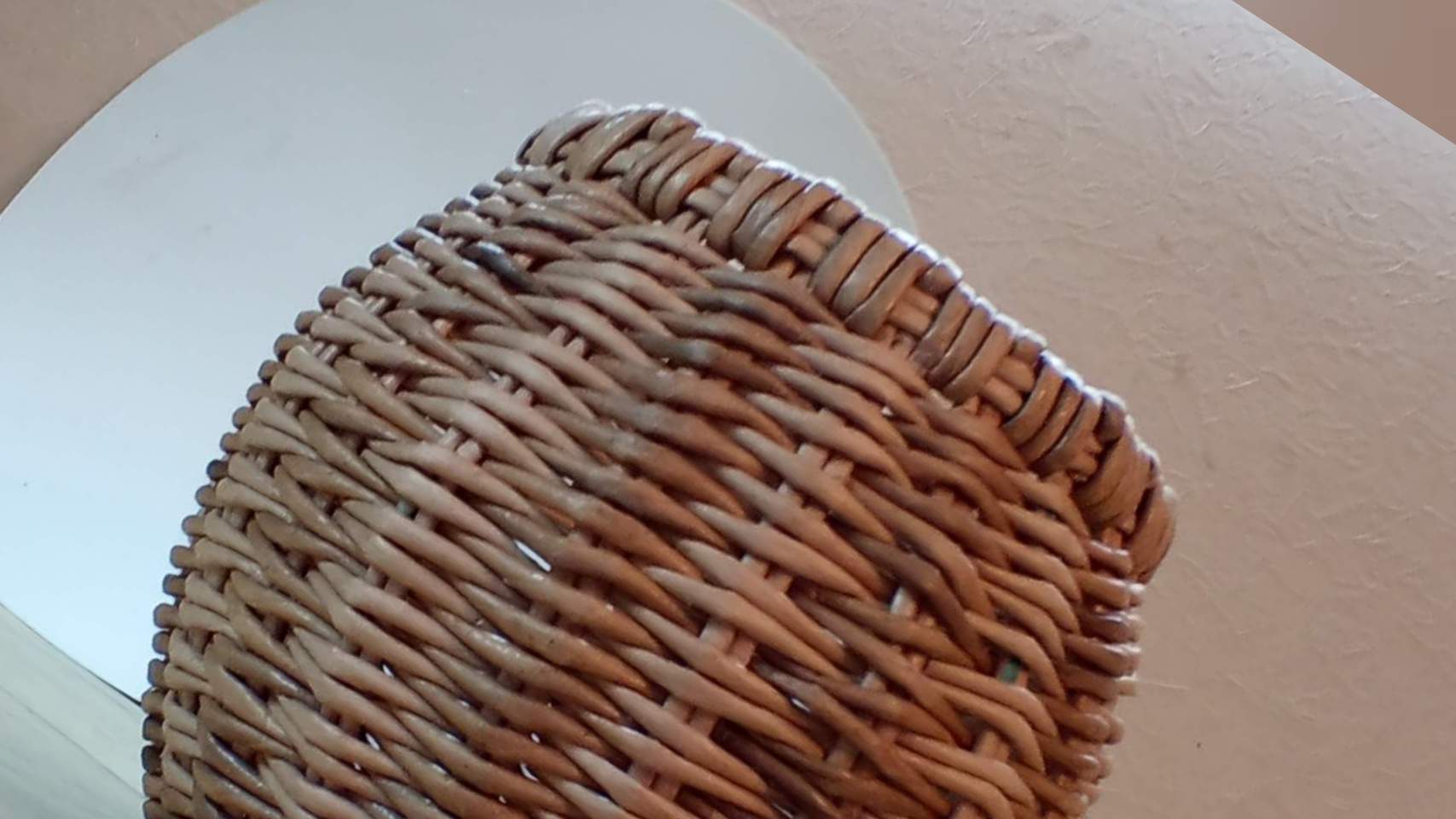 МК. Пузатик Ребристый из бумажной лозы. Загибка. Часть 2. #117(2) смотреть онлайн