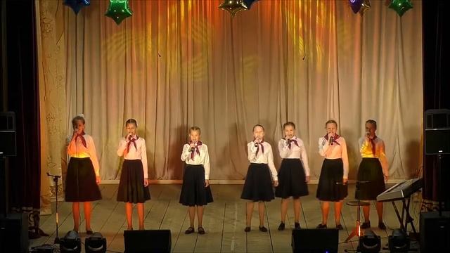 Вокальный ансамбль "КАПЕЛЬКА" - ДЕТСТВО - ЭТО Я И ТЫ (Музыка: Юрий Чичков Слова: Михаил Пляцковский смотреть онлайн