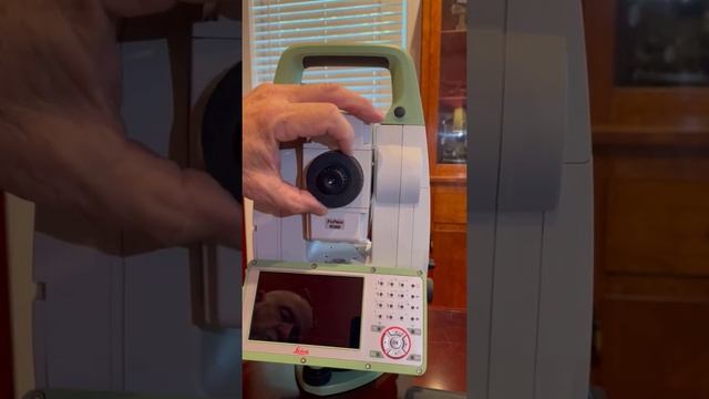 Leica Total Station - Reattach Focus Ring смотреть онлайн