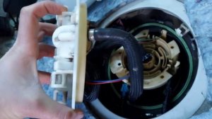 Замена топливного насоса Opel Vectra C.