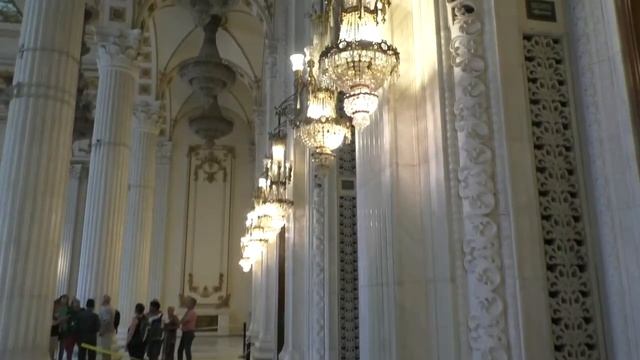 Музыкальная прогулка по Дворцу Парламента в Бухаресте / Дворец Чаушеску смотреть онлайн