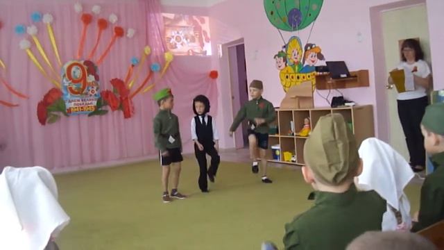 Танец 3 танкиста в середине смотреть онлайн