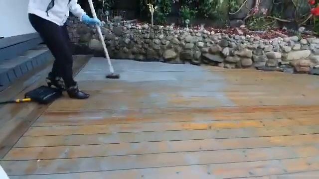 Как очистить террасу от старой краски при помощи каустической соды. (Часть 2) смотреть онлайн