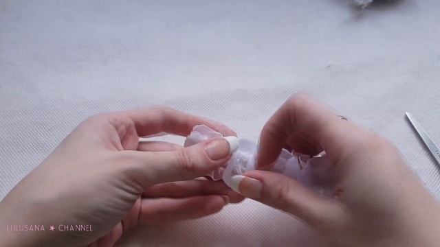 DIY: Нежная резинка на пучок с розами своими руками | do-it-yourself gum on a bunch with roses смотреть онлайн
