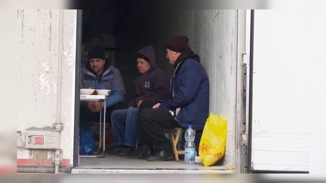 Дальнобойщики Украины и Беларуси. Разница в отношении к простым людям. смотреть онлайн