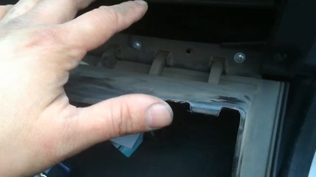 Как снять бардачок на Лада Гранта. 2 - часть.. смотреть онлайн