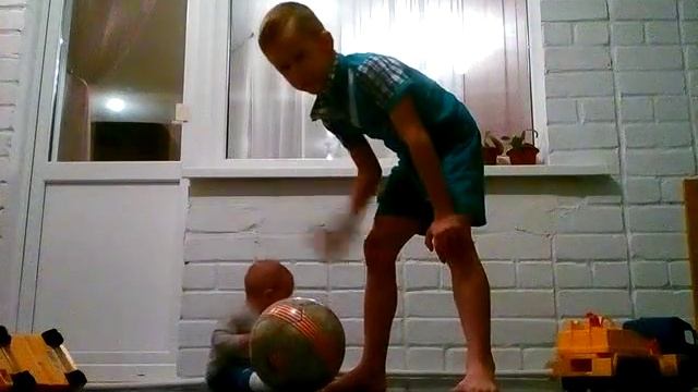 Учим детей играть в футбол смотреть онлайн