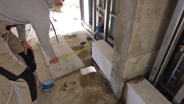 Кладка первого ряда блока МОП