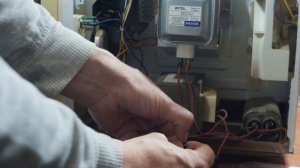 Микроволновка крутит но не греет Ремонт СВЧ печки Horozont Горизонт