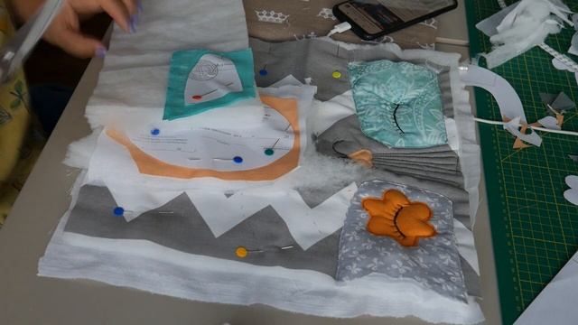 Где наша не пропадала! Делаю подушку "Мама-кошка и котята" по картинке и не комплексую! Весь процес смотреть онлайн