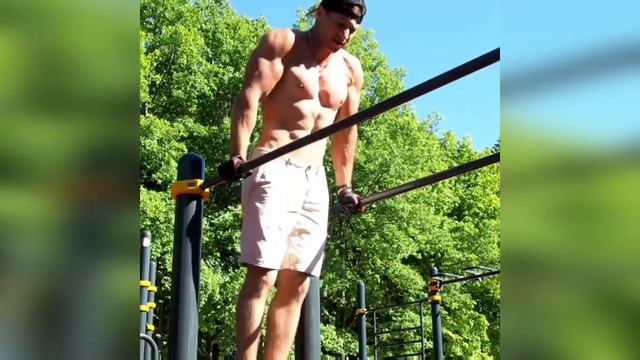 Самый МОЩНЫЙ ВОРКАУТЕР смотреть онлайн