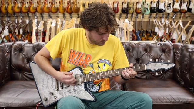 Guitar of the Day: James Trussart Explorer from Nikki Sixx | Norman's Rare Guitars смотреть онлайн