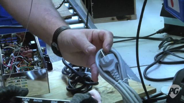 Fender Factory Tour: How to Build a Handwired Amp смотреть онлайн