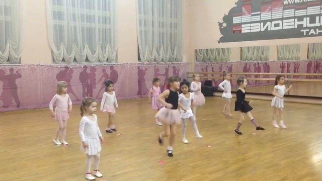 Детские танцы 2 (5-6 лет) - Резиденция танца Юность 24.02.2015 смотреть онлайн