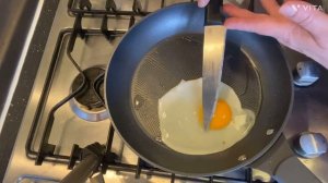 Как пожарить глазунью красиво и без «соплей»