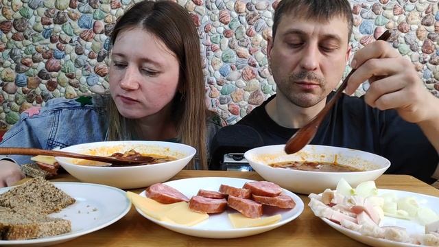МУКБАНГ СБОРНАЯ СОЛЯНКА | MUKBANG DELICIOUS MEAT SOLYANKA Russian Food | #solyanka #солянка