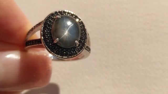 Кольцо с натуральным необлагороженным Black-Blue12-лучевым звездчатым сапфиром Размер 17 Серебро 92 смотреть онлайн