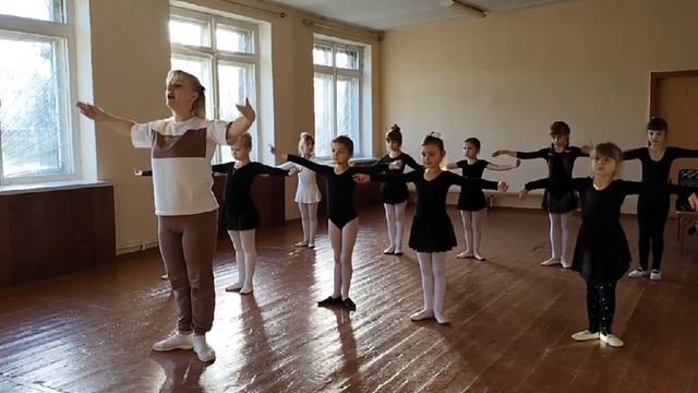 Мастер-класс "Позиции рук в классическом танце" смотреть онлайн