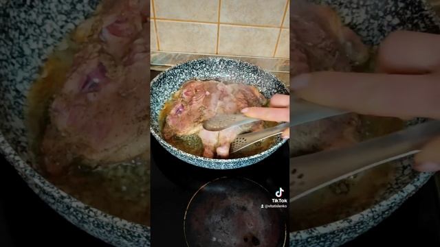 цыпленок табака всё бы хорошо, но сковородка подвела смотреть онлайн