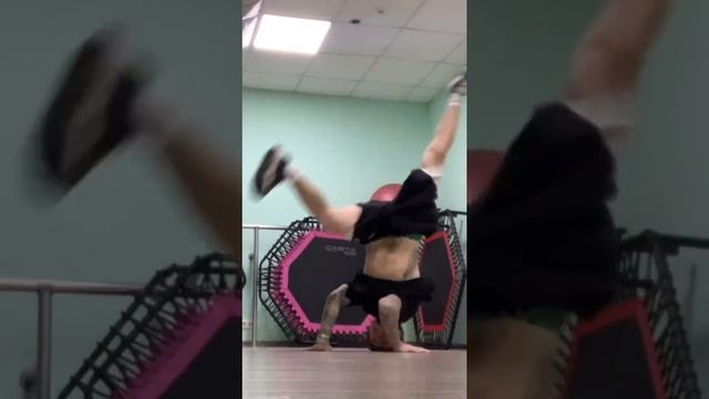 Bboy Plast брейк данс. Тренировка смотреть онлайн