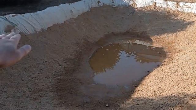 Укрепление берегов пруда мешками с песком часть 5 заключительная))) смотреть онлайн