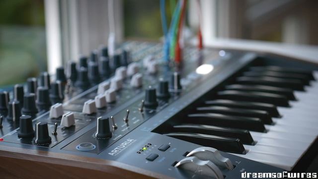 Arturia Minibrute 2 'one synth' multitracked recording смотреть онлайн