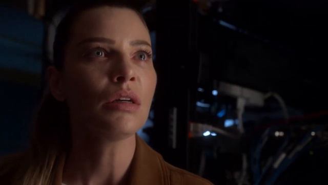 Люцифер: Люцифер выходит из горящего дома