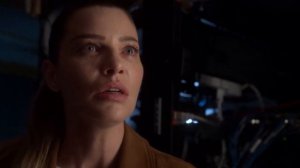 Люцифер: Люцифер выходит из горящего дома