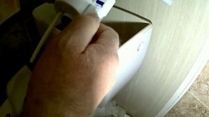 Поплавок в бачке унитаза не опускается. Вода не поступает. Решение проблемы.