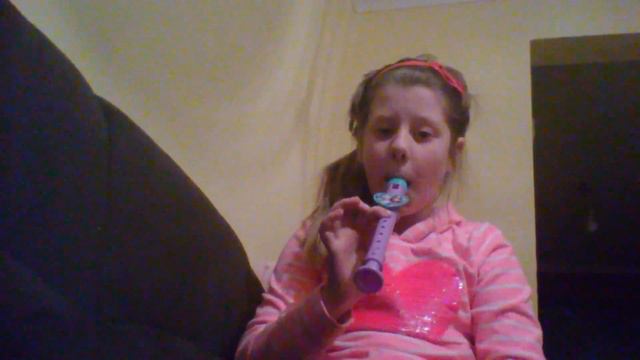 Сашуля. играет на дудке смотреть онлайн