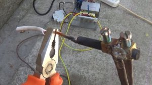 СВАРОЧНИК ИЗ БЕСПЕРЕБОЙНИКА | СВАРКА СКРУТОК | СВАРКА ВМЕСТО ПАЙКИ