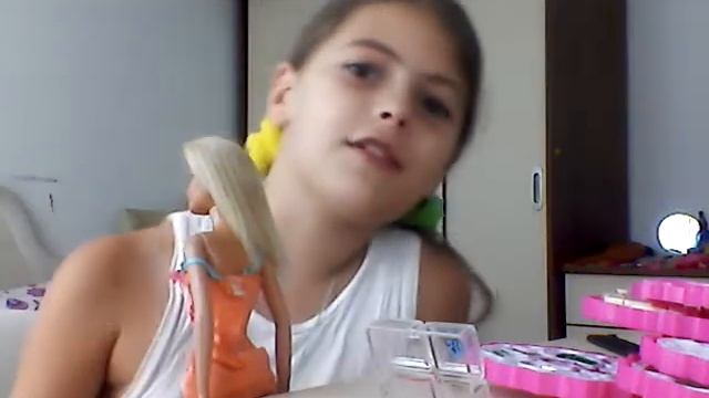 Покрасила кукле волосы розовыми тенями! смотреть онлайн