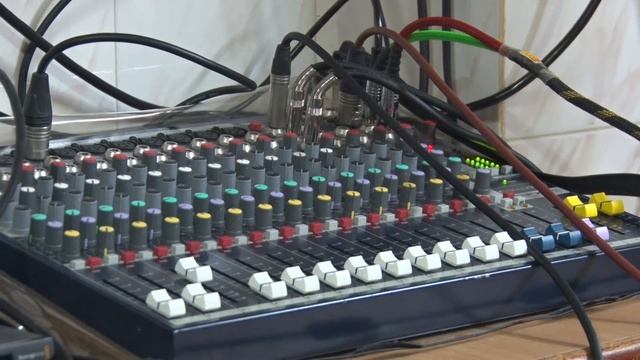 Soundcraft EFX 12 Mixer Tutorial | Part 1 смотреть онлайн