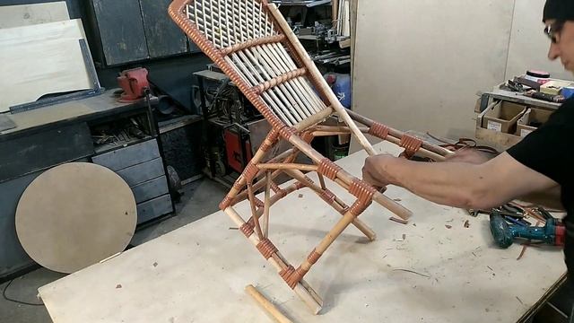 Искусственный ротанг. Плетеный стул часть 3. смотреть онлайн