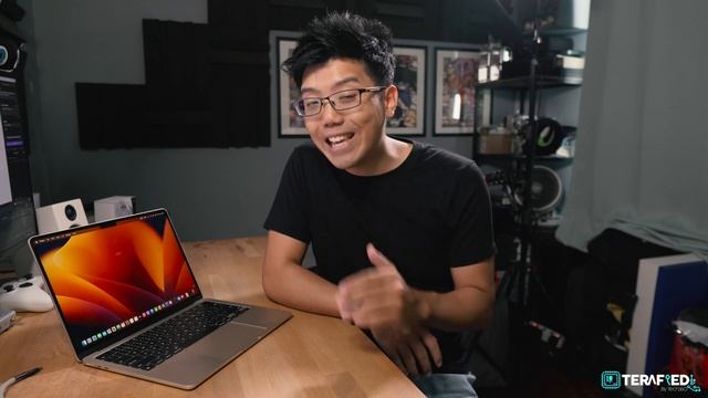 Apple MacBook Air M2 Review - Still THE MacBook To Get? смотреть онлайн