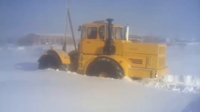 Обкатываем в сугробе к-700а после капиталки смотреть онлайн