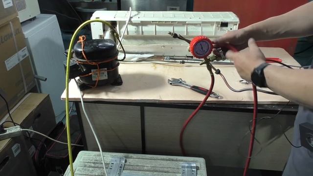 Ремонт кондиционеров Пионер. Поиск утечки опрессовка внутреннего блока сжатым воздухом. Част №1 смотреть онлайн