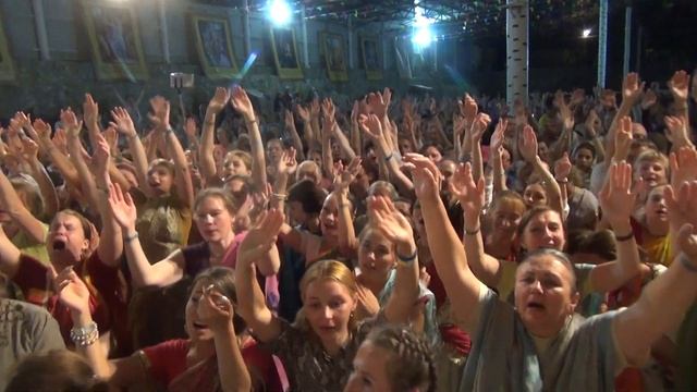 Танцевальный вечерний киртан (Е.С. Девамрита Свами). Садху Санга 2019 - 08.09.2019 смотреть онлайн