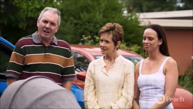 Elly and Shaun kiss on the check and hug & Shaun leaves scene ep 8373 смотреть онлайн